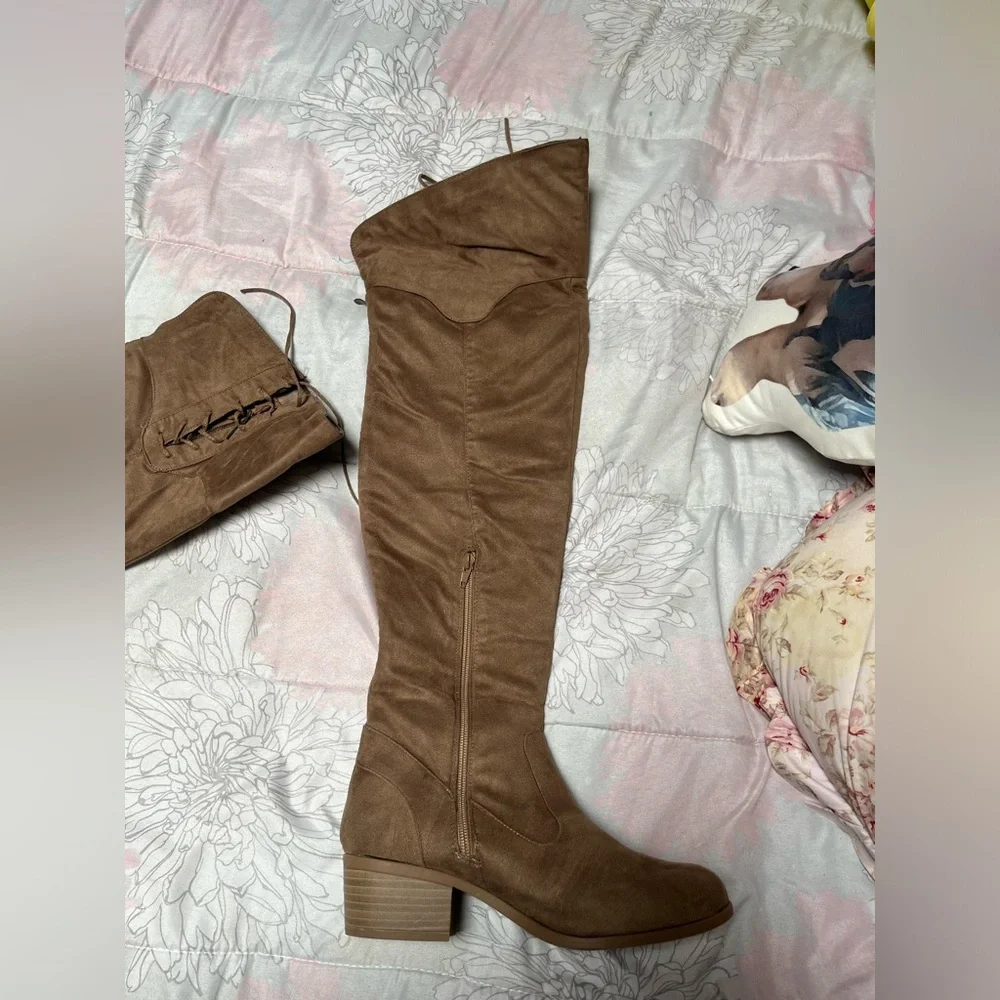 Over the knee boots - Picture 2 of 4